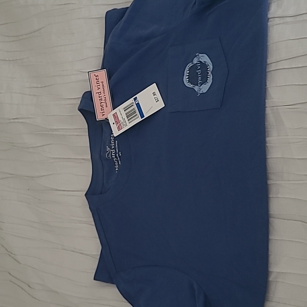 NWT  Vineyard Vines shark tee shirt
